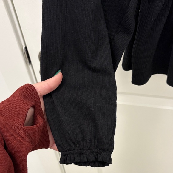 Old Navy Black Women's Blouse - Picture 5 of 6